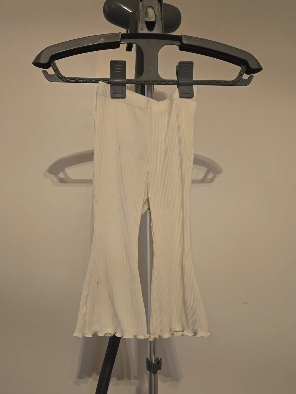Old Navy Cream Ribbed Flare Leggings